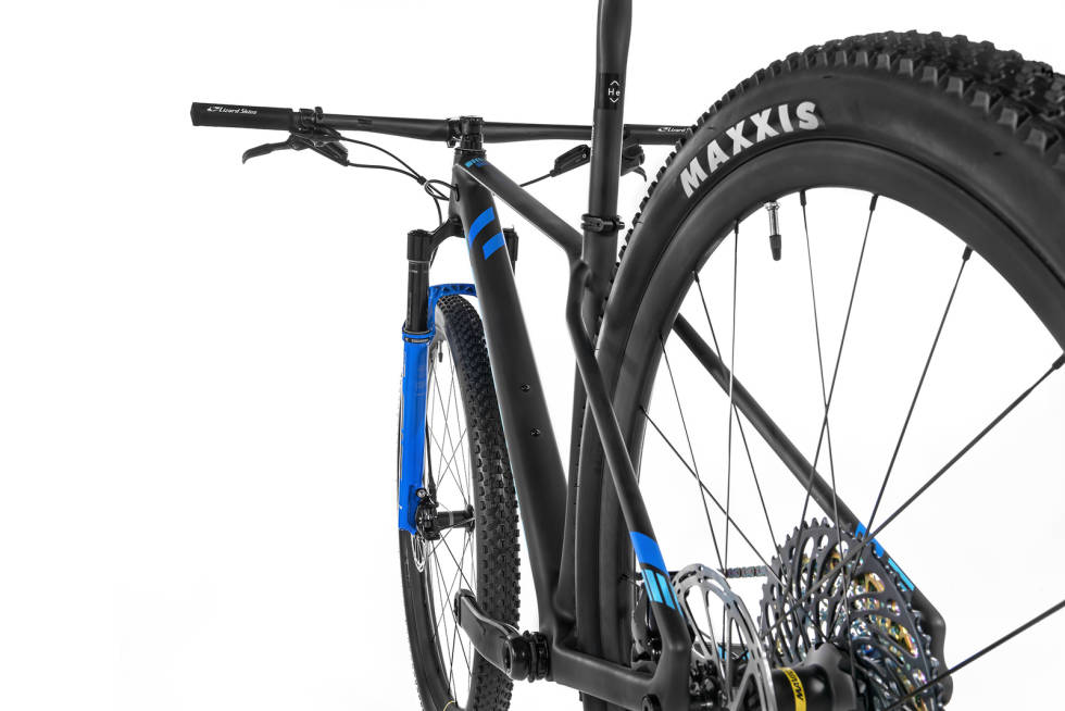 GOD KLARING: Med Boost-avstand mellom kjedestagene er det plass til store, moderne dekk på Mondraker Podium Mondraker Podium