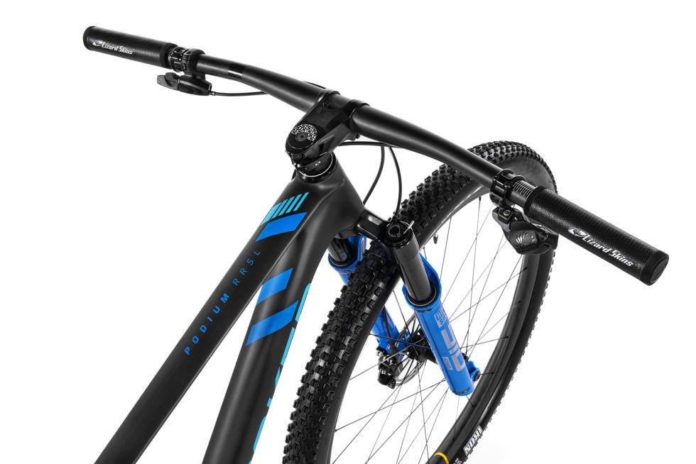 TOPPMODELLEN: Podium RR SL har karbonstyre, RockShox SID Ultimate-gaffel, trådløse gir og Mavics Crossmax Sl Ultimate-hjul. Mondraker Podium