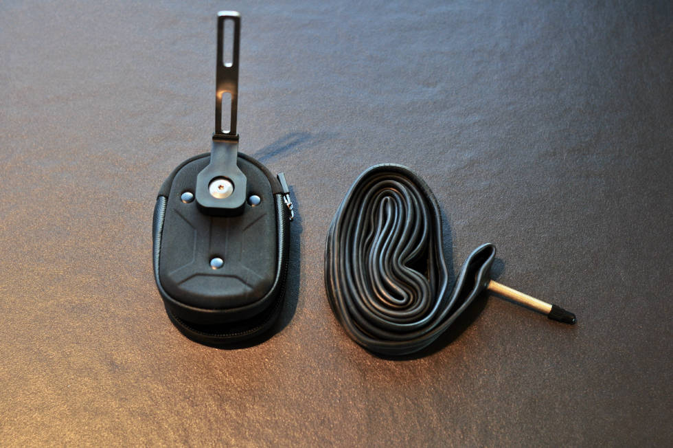 KUN SLANGE: Du kan få plass til en lettvektsslange og et verktøy, eller kun en standardslange. Topeak Ninja Pack Road