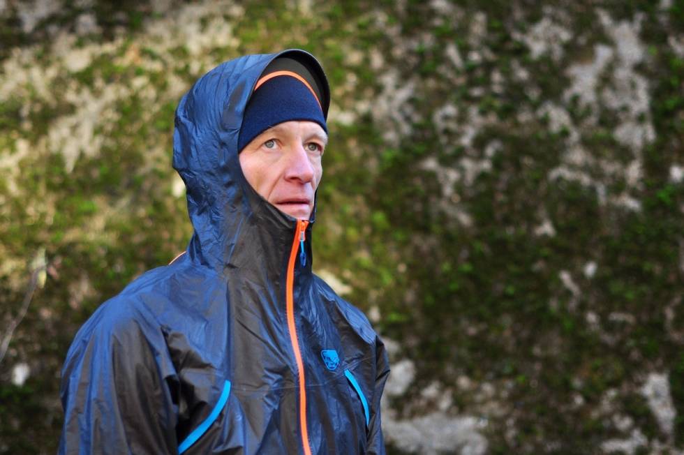 BESKYTTENDE HETTE: Hetta sitter godt på hodet og beskytter godt, men den kan ikke justeres. Dynafit Ultra GTX Shakedry