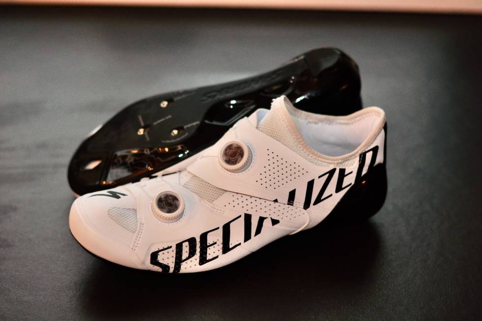 KLEM: Polstringen inne i hælen beskytter akillessenen og holder foten godt fast i skoen. Foto: Øyvind Aas Specialized Ares