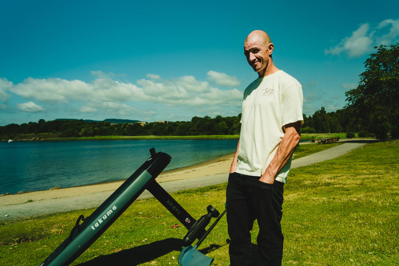 SITTER LITT PÅ GJERDET: Terje Håkonsen har full forståelse for fascinasjonen for e-foil, men velger å vente til utstyret blir lettere og mer rettet mot surfing. Bilde: Christian Nerdrum Terje Håkonsen har full forståelse for fascinasjonen for e-foil, men velger å vente til utstyret blir lettere og mer rettet mot surfing. Bilde: Christian Nerdrum