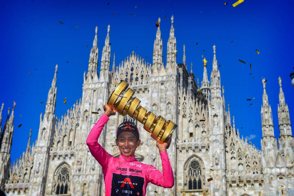 VANT: Egan Bernal kunne løfte det vakre Giro-troféet søndag. Foto: Cor Vos egan bernal giro d'italia