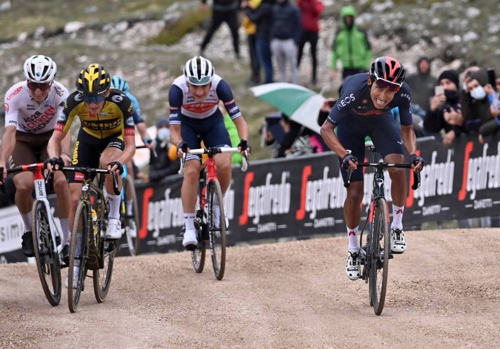 SUSTE FORBI: Med et forrykende angrep vant Egan Bernal etappen. Foto: Cor Vos egen bernal giro d'italia(1)