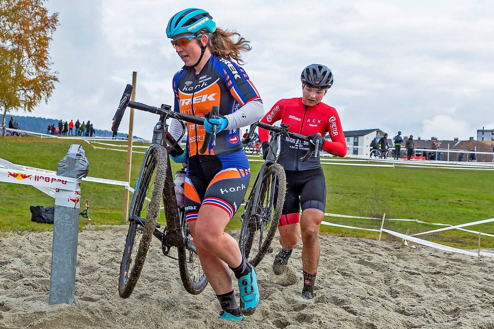 LEDET: Fjorårsvinner Elisabeth Sveum gikk for sin tredje seier i Superpokal Voldsløkka, men måtte se seg grundig slått av ungjenta Mie Bjørndal Ottestad fra Asker CK. Foto: Ola Morken Superpokal Voldsløkka 2019 i bilder 5