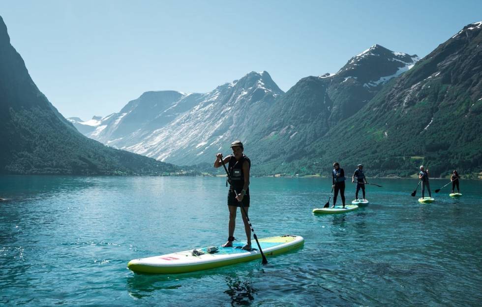 ELVE-SUP: Du kan også SUPe på elver, både med og uten stryk og sterk strøm. Foto: Hallgeir Thorbjørnsen ELVE SUP