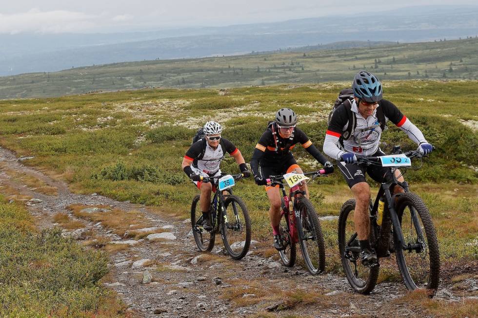Emily Benham Kvåle (midten) vant lang løype på Offroad Valdres. Foto: Ola Morken Emily Benham Kvåle vant lang løype på Offroad Valdres