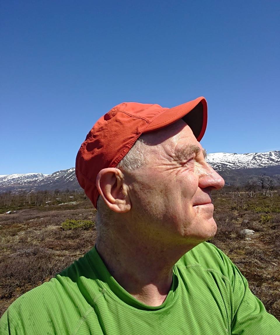 FORFATTER: Erik Enitch har bodd i fjellet i 40 år, og skrevet bok om sine erfaringer. Foto: Privat Erik Enitch