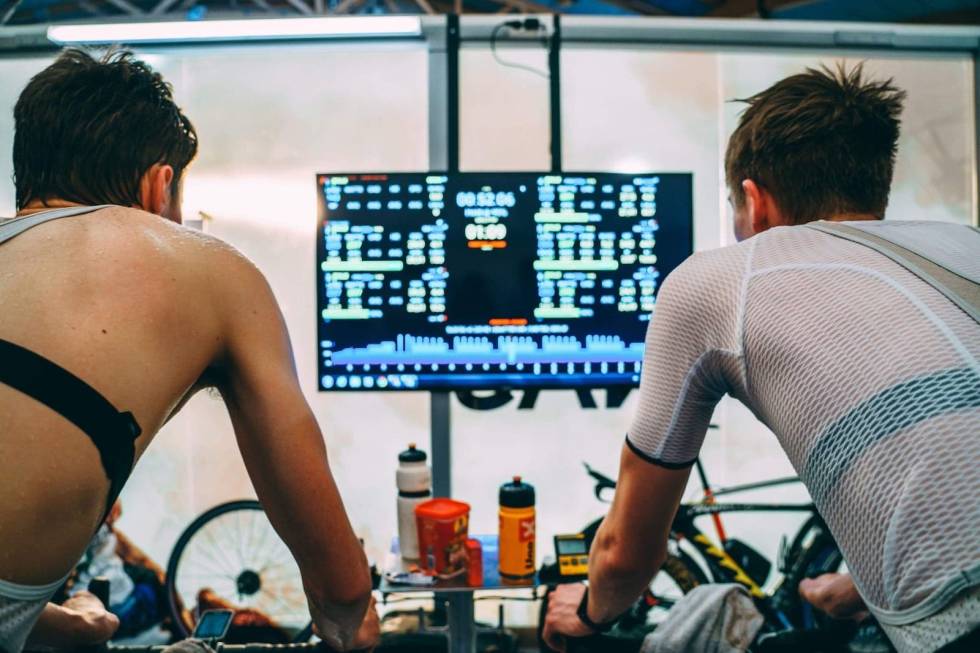 OVERSIKT: På skjermen kan Erik Hægstad følge med på alle data om økta underveis. Foto: Eirik Pettersen Erik Hægstad rulletrening