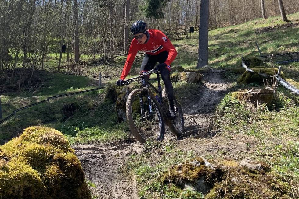 KREVENDE: Erik Hægstad må bruke de første rittene i årets verdenscup til å kjempe seg tilbake til gode startposisjoner. Foto: Eddy Knudsen Storsæter Verdenscupåpning rundbane 2021 Erik Hægstad