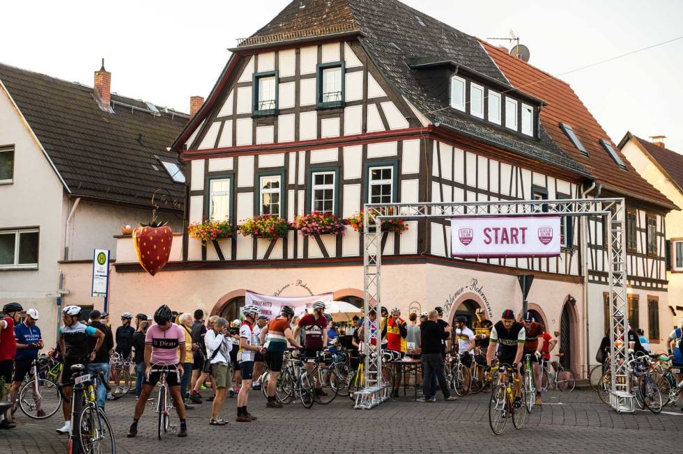 Ingen hast: Starten går i Eltville, en typisk landsby for Moseldalen. eroica-germania-2