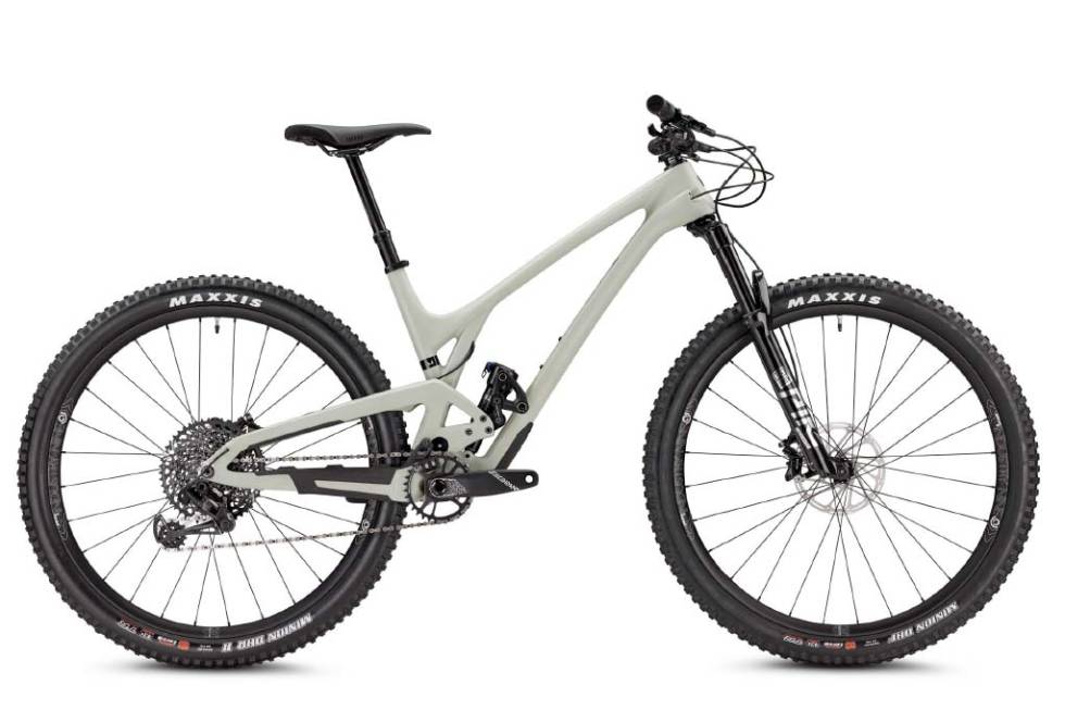 Evil Following, her med RockShox-dempere og SRAM-komponenter.