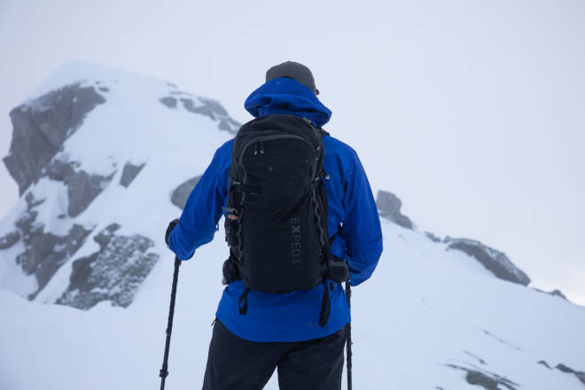 TOPPTUR: Med Exped Glissade 35 på vei mot Åbittind. Foto: Siv-Elin Skogen sekk topptur test topptursekk