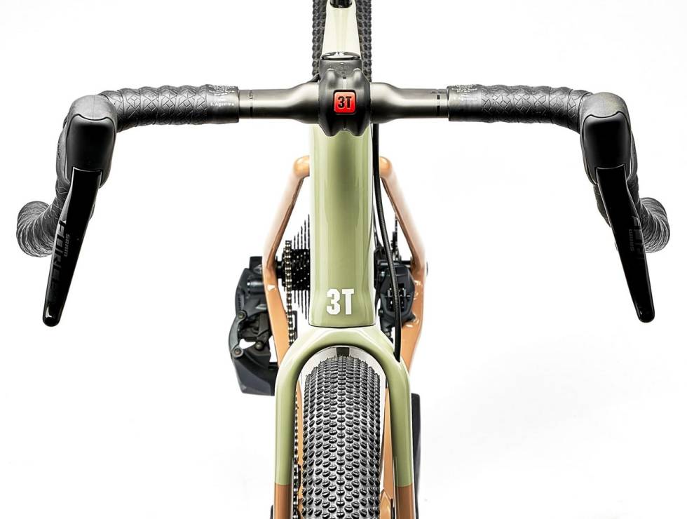 HISSIG FRONT: 3T Exploro Race Max har aeroprofil på styrerøret, lav front og kort gaffel, den store dekklaringen til tross. 3T Exploro Max Race