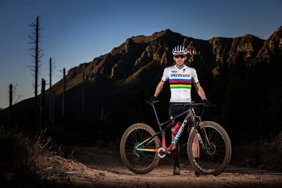 NY STJERNE: Jordan Sarrou løftet sin stjernestatus mange hakk ved å vinne VM i 2020. Her med sin nye Specialized Epic. JORDAN SARROU