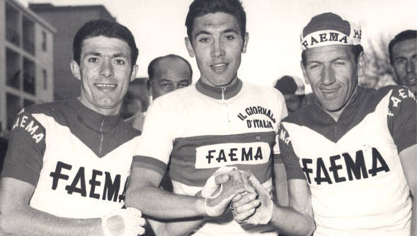 KAFFE FOR ALLE PENGA: Faema, et av de legendariske lagene Eddy Merckx kjørte for, sponset av en kaffemaskinprodusent. Foto: Cor Vos. faema-1