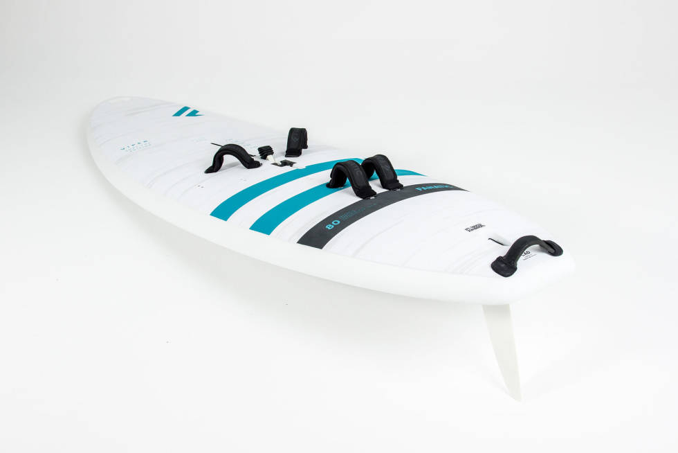 HEV OG SENK: Kjøl på brettet gir store fordeler når du skal lære deg å windsurfe. Kjøl på windsurfingbrett