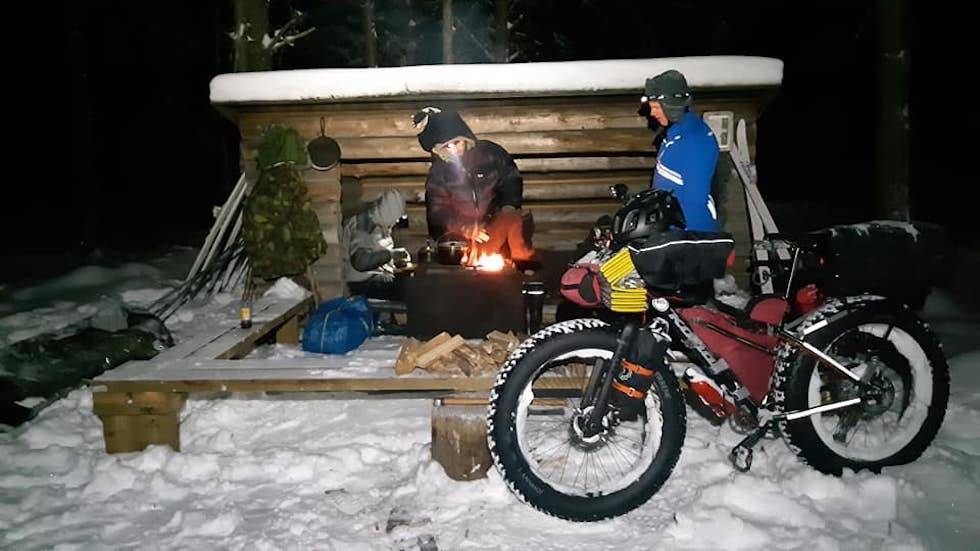 FINLAND: Fatbike-veteranen Toni Lund var innom to finske nasjonalparker i løpet av sine 150 kilometer i helga. Overnatting ute ble det også. Foto: Toni Lund Fat Viking Global Edition