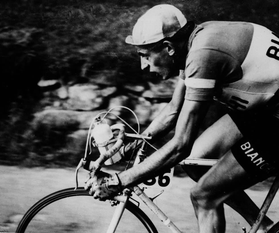 ULLBUKSE: Fausto Coppi hadde sykkelbukse i ull, med pute av gemse. Foto: Cor Vos. fausto coppi