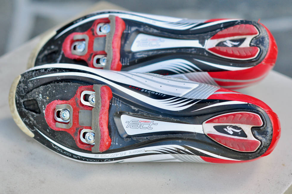 KLASSISK: Specializedsko med klosser fra Look, til wattpedaler fra Favero. Foto: Øyvind Aas. favero-assioma-cleats