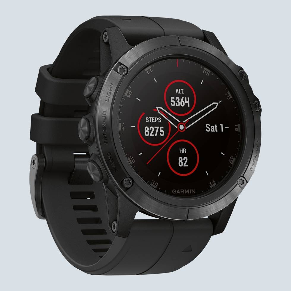 TØFFERE: Fenix 5X fra Garmin har metallhus og tøffere utseende enn Forerunner-klokkene. Garmin Fenix 5X