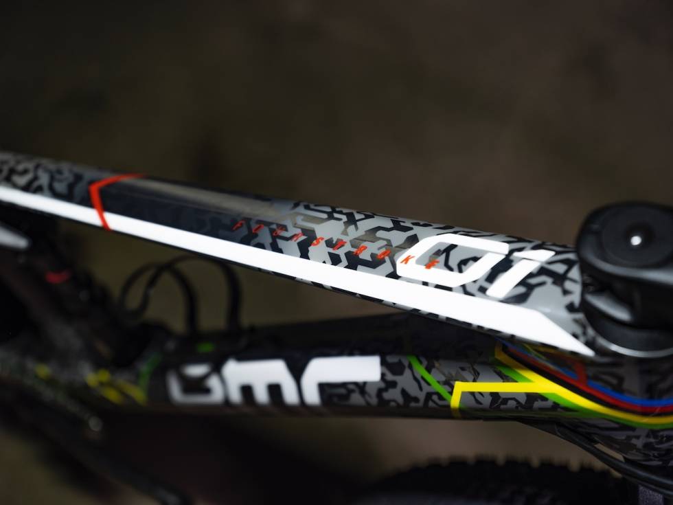 FOURSTROKE: Under teiplinjene er det en standard BMC FourStroke rittfulldemper. No Curves BMC