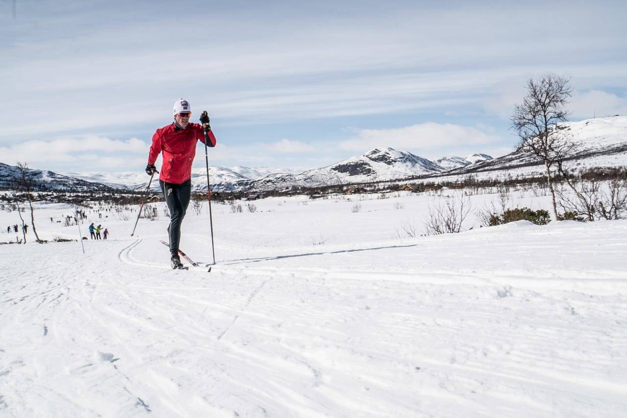 FASTE FORHOLD: God teknikk kan kompensere for dårlig feste, men det er lettere å finne flyten når skiene sitter i sporet. Foto: Christian Nedrum feste på langrennsski