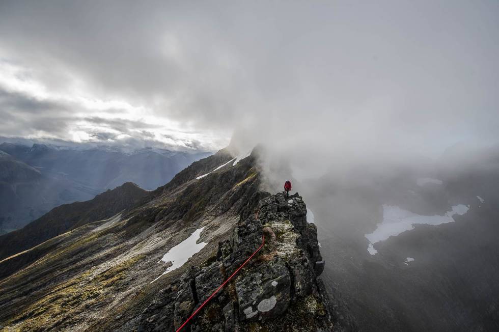 Fjellstemning: Det usikre været gir også en stemning i fjellet som kanskje er bedre enn bluebird. Fjelltur-Sunnmøre-10