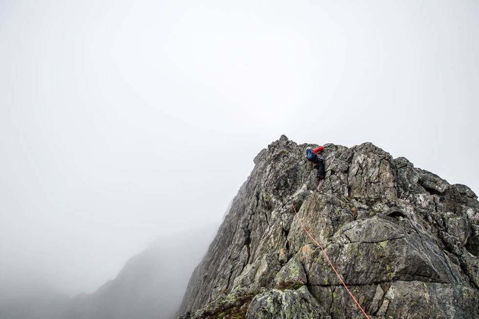 Klyving: Hjelmeland i god klyv med ubesudlet møkk under neglene. Fjelltur-Sunnmøre-8