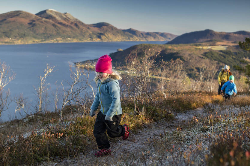 BARNEVENNLIG: I god fart på veg mot Randsetfjellet. Foto: Matti Bernitz Pedersen fjelltur til randsetfjellet