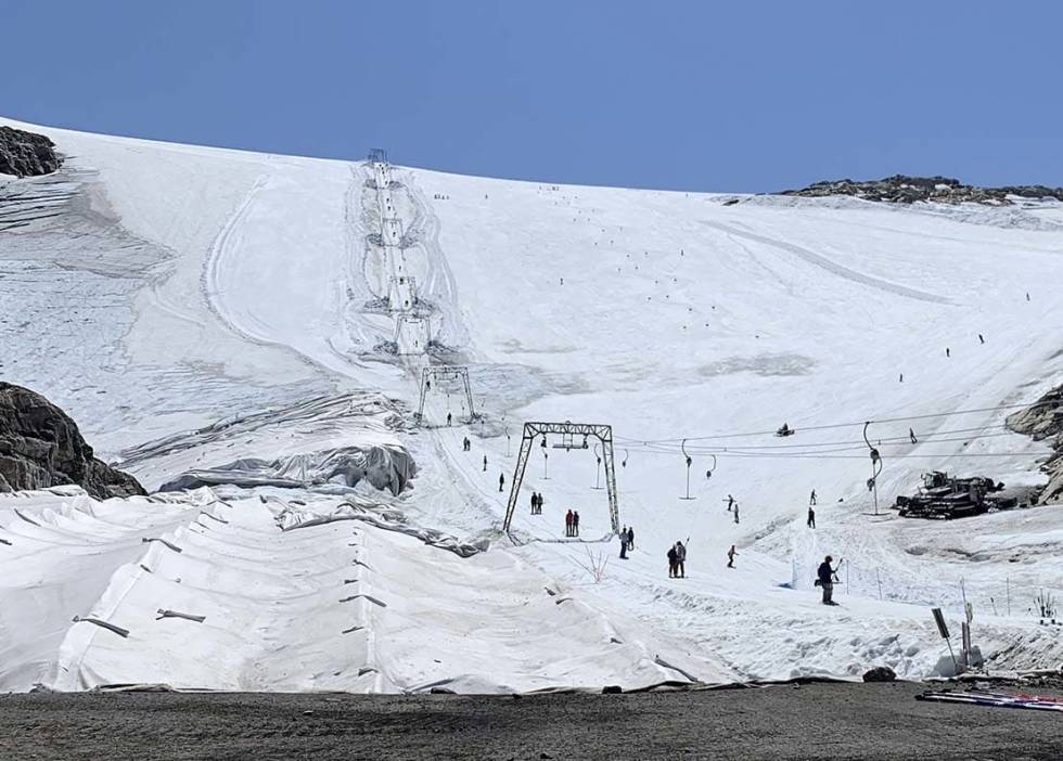 Øyeblikkbsbilde fra en helt vanlig, noe snøfattig, dag på Folgefonna. Foto: Michael Iversen Fonna glacier ski resort guide ski tips guide fri flyt snowboard park twintip