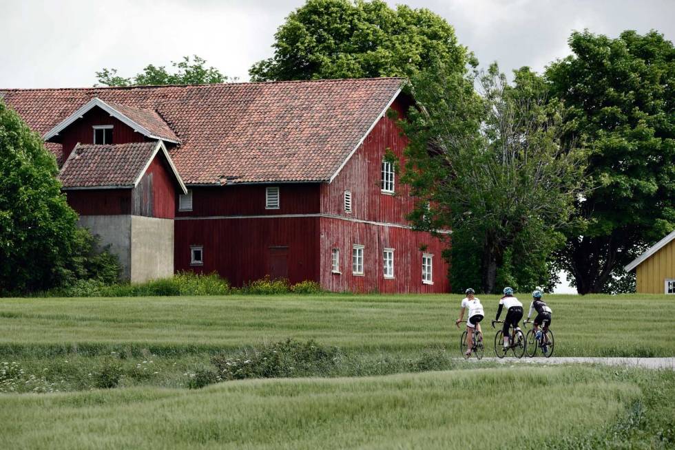MINNER: Overalt i Follo finner vi gamle storgårder som i dag lengter etter et malingsstrøk. Follorunden-Landevei-5