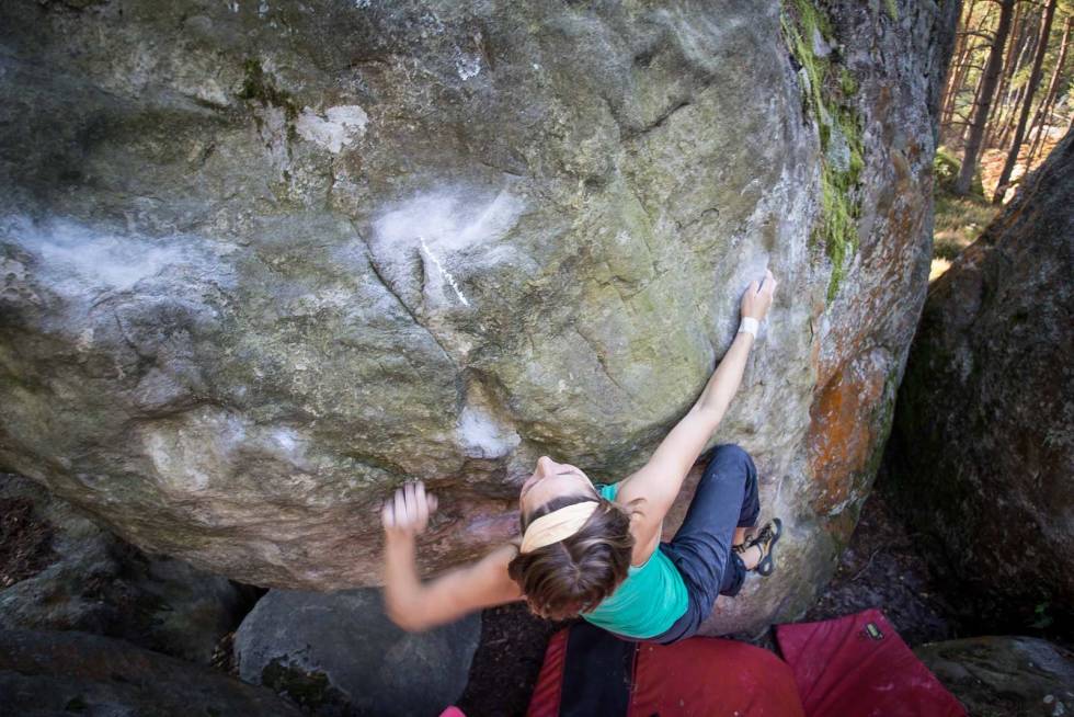 I form: Ida Noddeland comebackperser på Nostalgie assis (7A), Drei Zinnen. Foto: Børge Noddeland Fontainebleau-Tur-med-barn-7