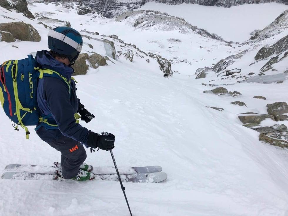 Petter Andresen på leit etter brattere skiterreng. Foto: Audun Holmøy Røhrt Vatnahalsen, High Camp