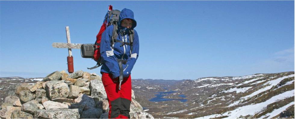 Knaberøysa. Lordehytta skimtes som en hvit prikk i enden av vannet. Foto: Per Thomas Skaanes Fottur-fra-Knaben-til-Evje-Per-Thomas-Skaanes-2