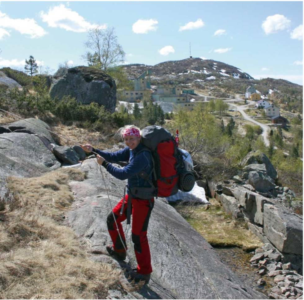 På vei opp fra Knaben og ut på en skikkelig ekspedisjon. Foto: Per Thomas Skaanes Fottur-fra-Knaben-til-Evje-Per-Thomas-Skaanes-3