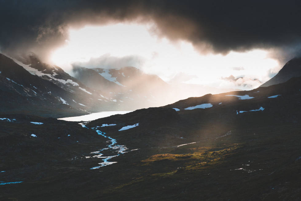 VILL: Mye fjell betyr som regel mye vær, og i Jotunheimen må man være forberedt på det meste. På vår tur vekslet det mellom 20 grader og sol og 4 grader og regn med kort mellomrom. Fottur-i--Jotunheimen-2