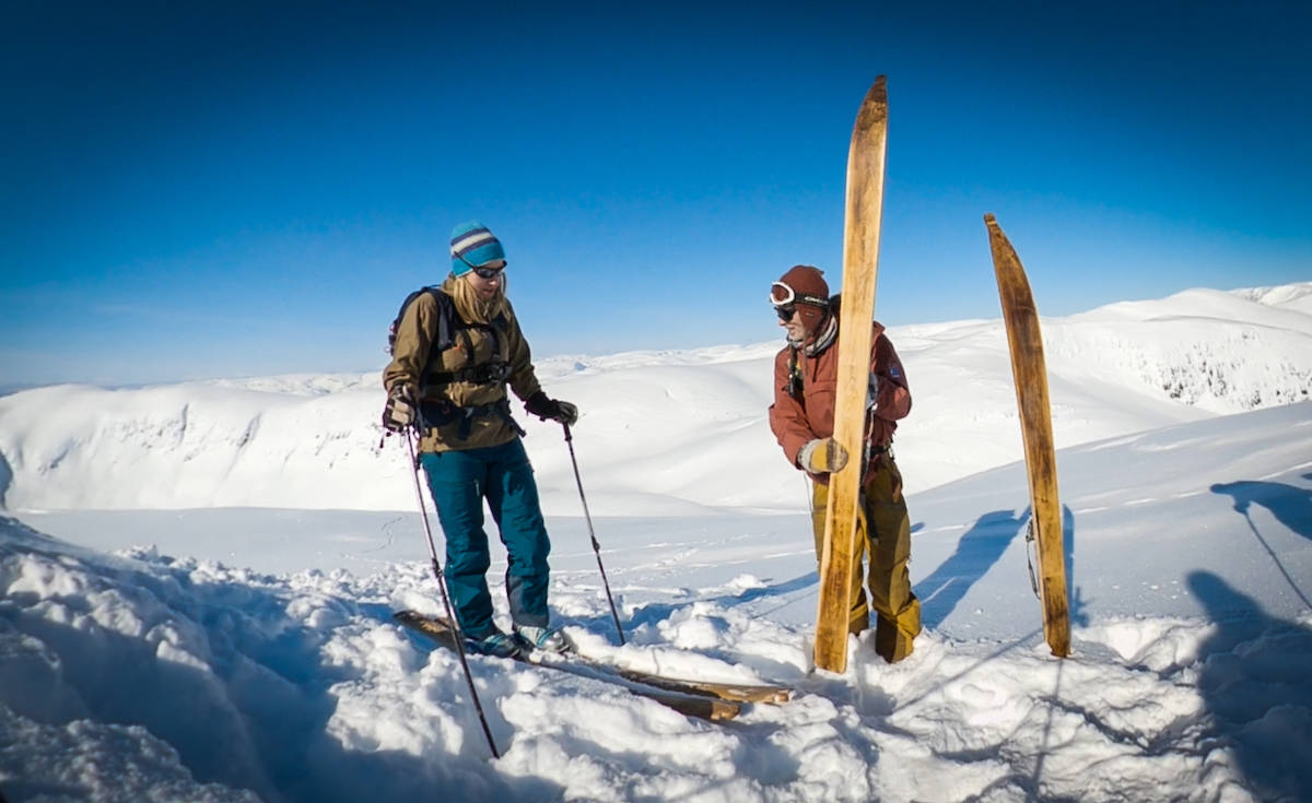 SKIPRAT: Forventningsfull stemning før nedkjøringen. Foto: Torje Bjellaas treski telemarkski pudderkjøring