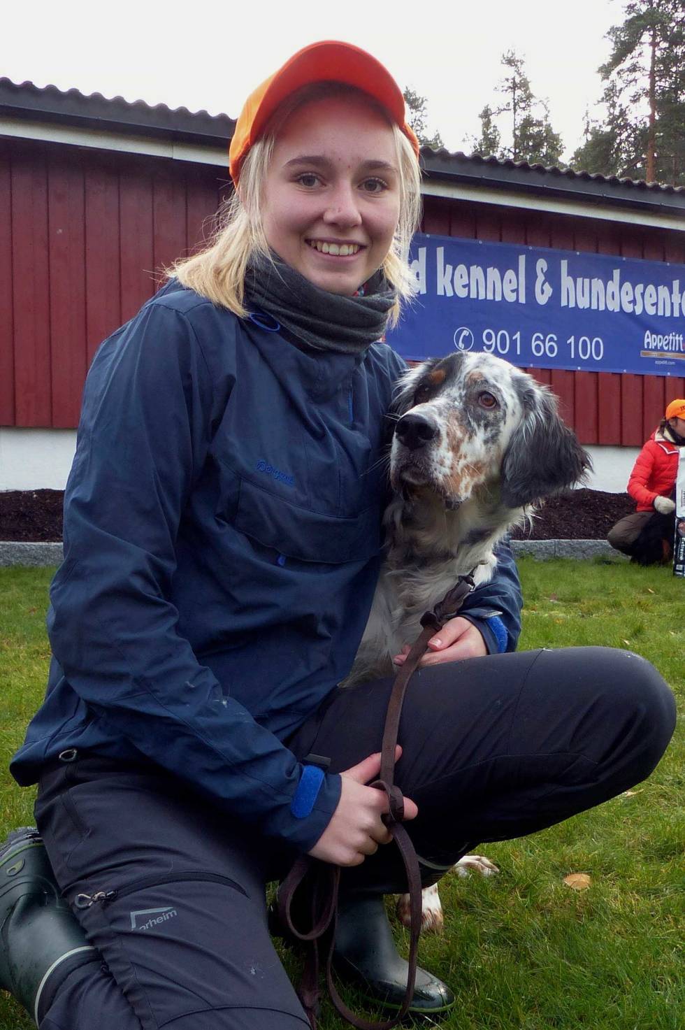 Ung: Tuva Kamfjord (15) koste seg på kurs med ES Winter. Fuglehundsamling-3