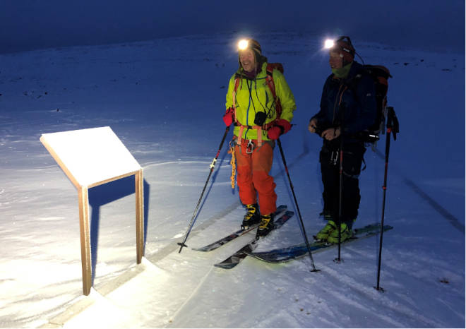 KORTE DAGER: Hodelyktene må på ved Juvvatnet. Foto: Bjørn Lytskjold galdhøpiggen topptur