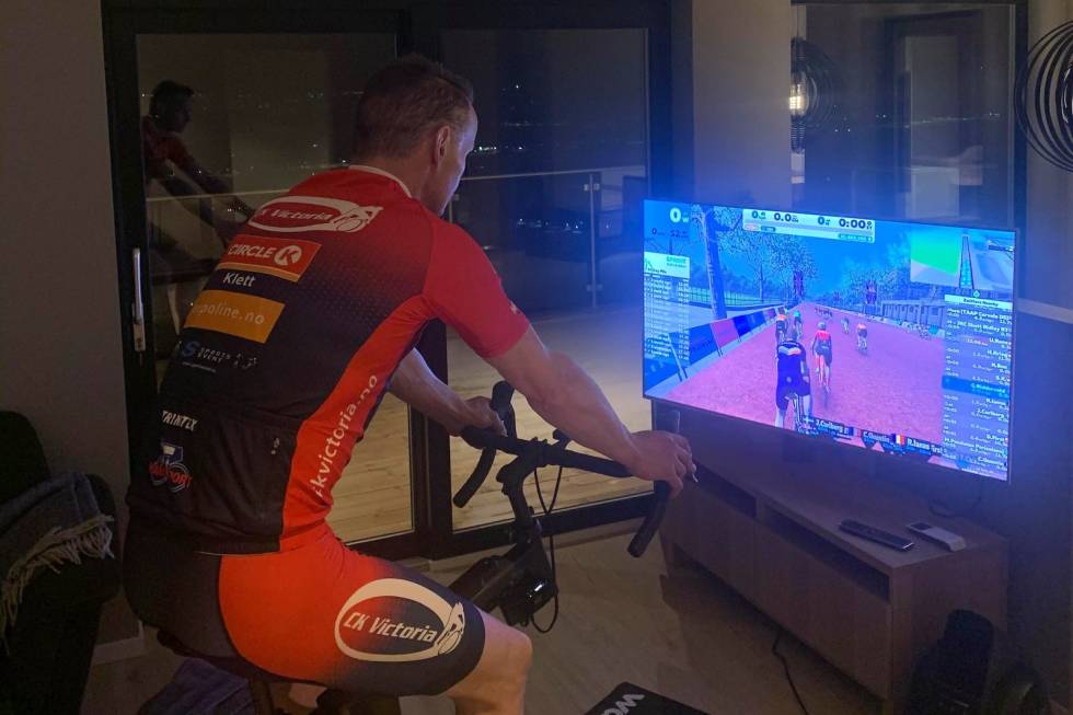 SOSIALT: Med hundrevis fellesturer og ritt daglig får Geir Riddervold både tilfredsstilt sosiale behov og konkurranseinstinktet. Geir Riddervold Zwift
