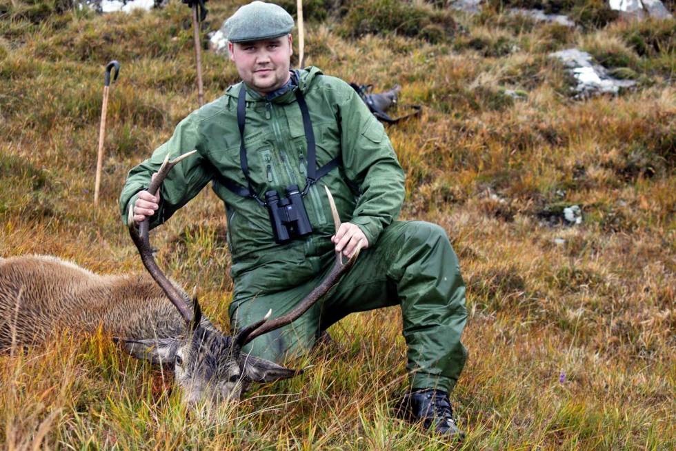 RETUR: Denne bukken er gammel, og i ferd med å utvikle spyd i toppen. Men det er ingen switch verdt en vellagret whisky. Gevirjakt-Viltforvaltning-7