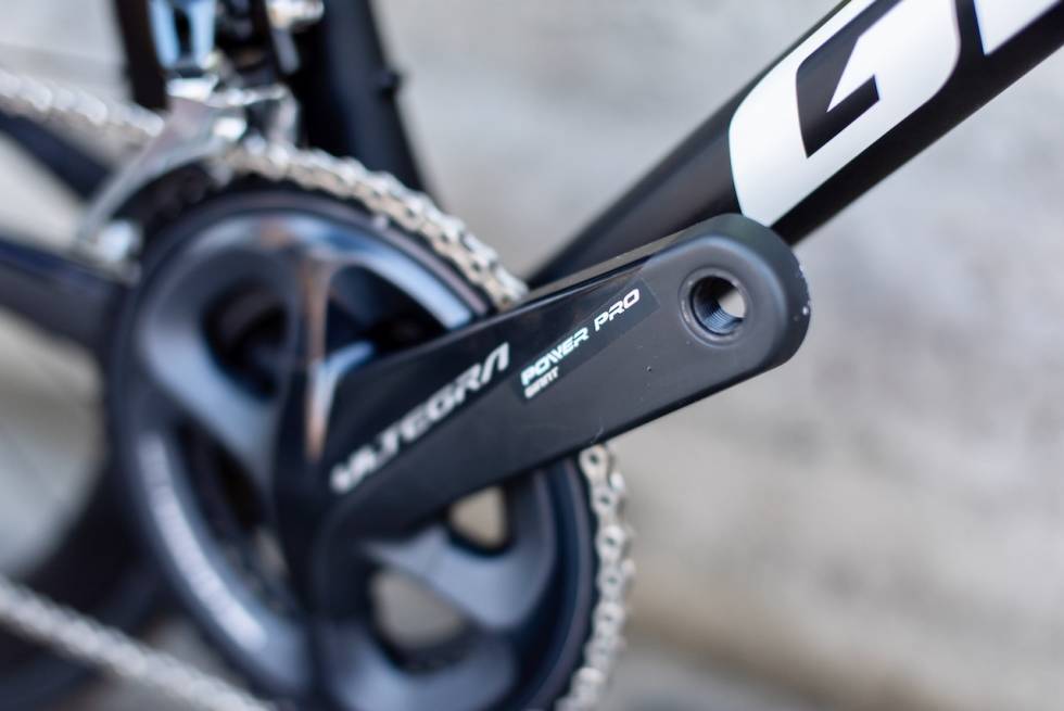 EKSTRA VERDI: Giant-sykkelen kommer levert med tosidig watt-måler som standard. Vi vil velge dette over en oppgradering til Di2-gir 10 av 10 ganger. Giant tcr advanced pro