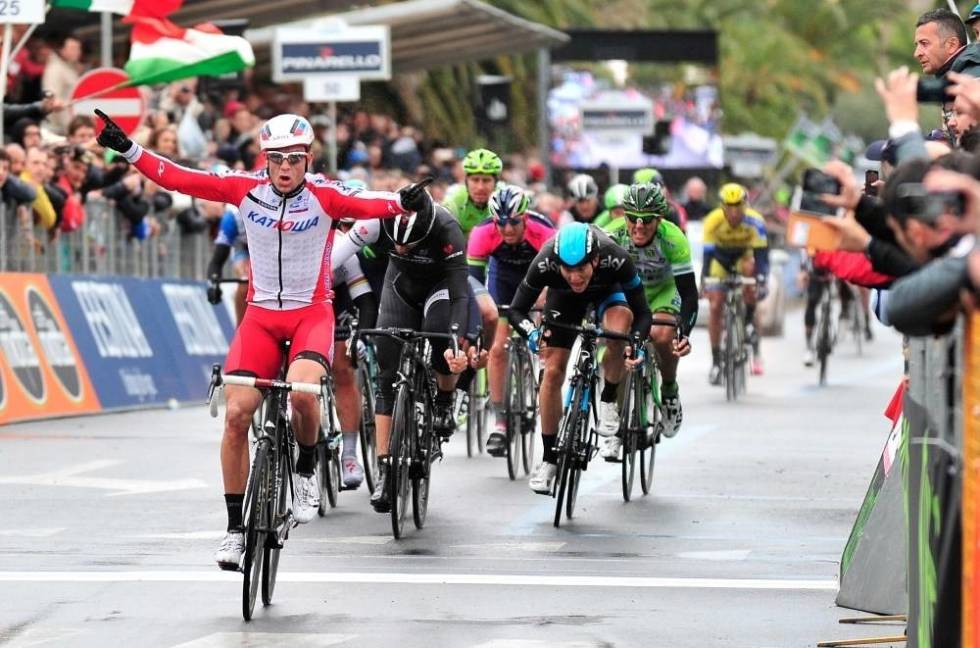 MED LUA PÅ SNEI: Alexander Kristoff med sin Air Attack på skæjva. Foto: Cor Vos. Giro-Air-Attack
