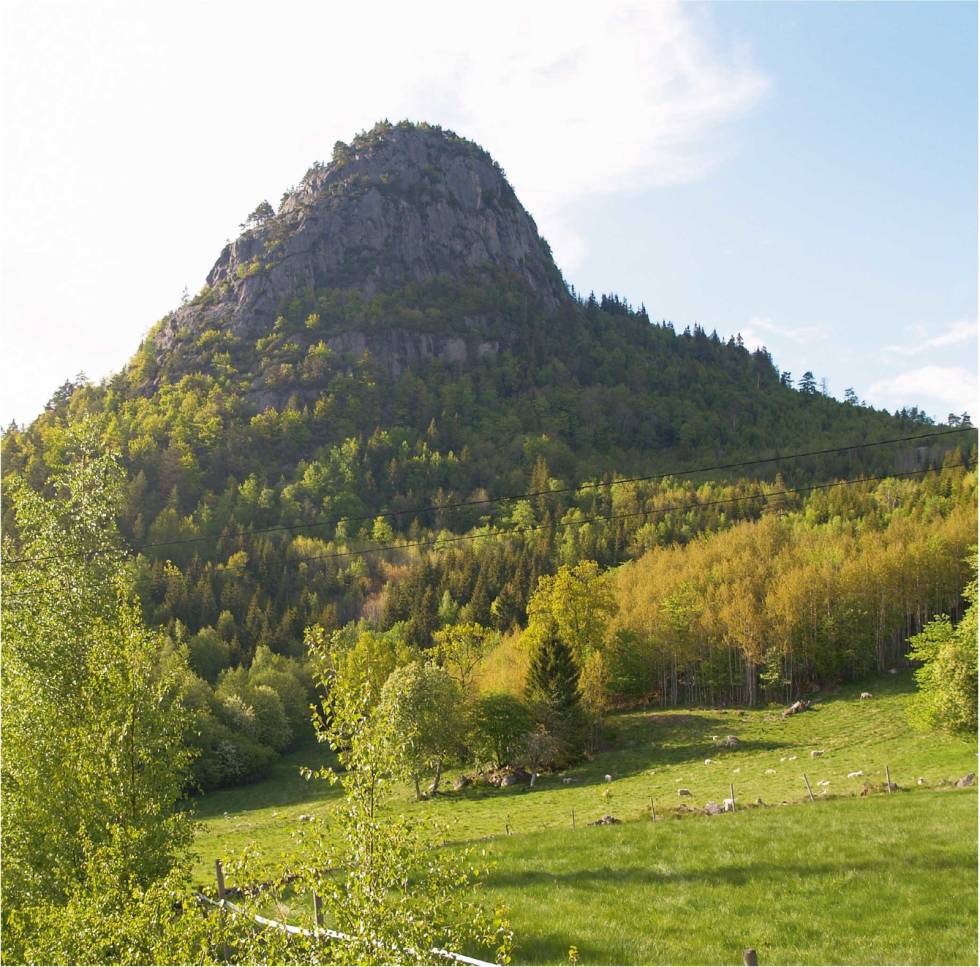 Åmlandsnapen ligger 25 km fra Åmli sentrum. Toppen ligger 735 moh. og det er merket sti til toppen. Foto: Salve Jakob Sundstøyl Gjøvdal-Arendal-Salve-Jakob-Sundstøyl-3