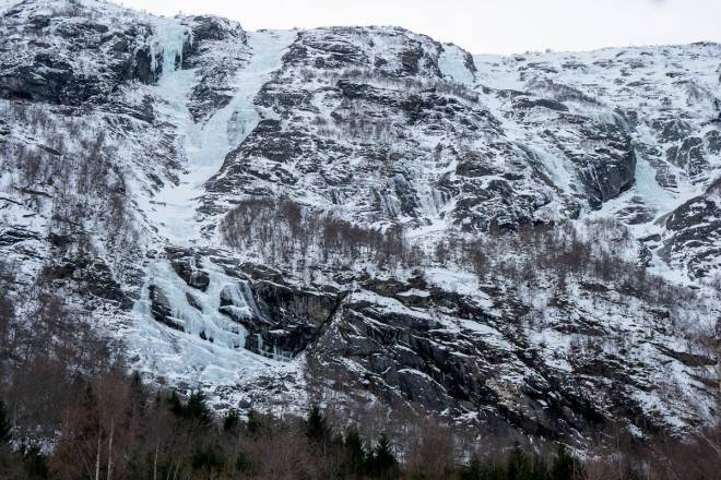 MYE O VELGE I: Fine isforhold i Eikesdalen i Møre og Romsdal. Foto: Bjørn Magne Øverås isklatring eikesdal