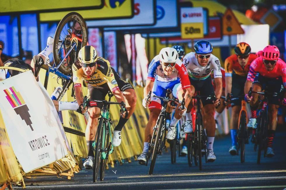 DRAMATISK: Fabio Jakobsen gikk over gjerdene og inn i målportalen i Polen rundt. Foto: Cor Vos. groenewegen-utestengt-i-ni-maaneder-etter-skrekkvelt-crop1280