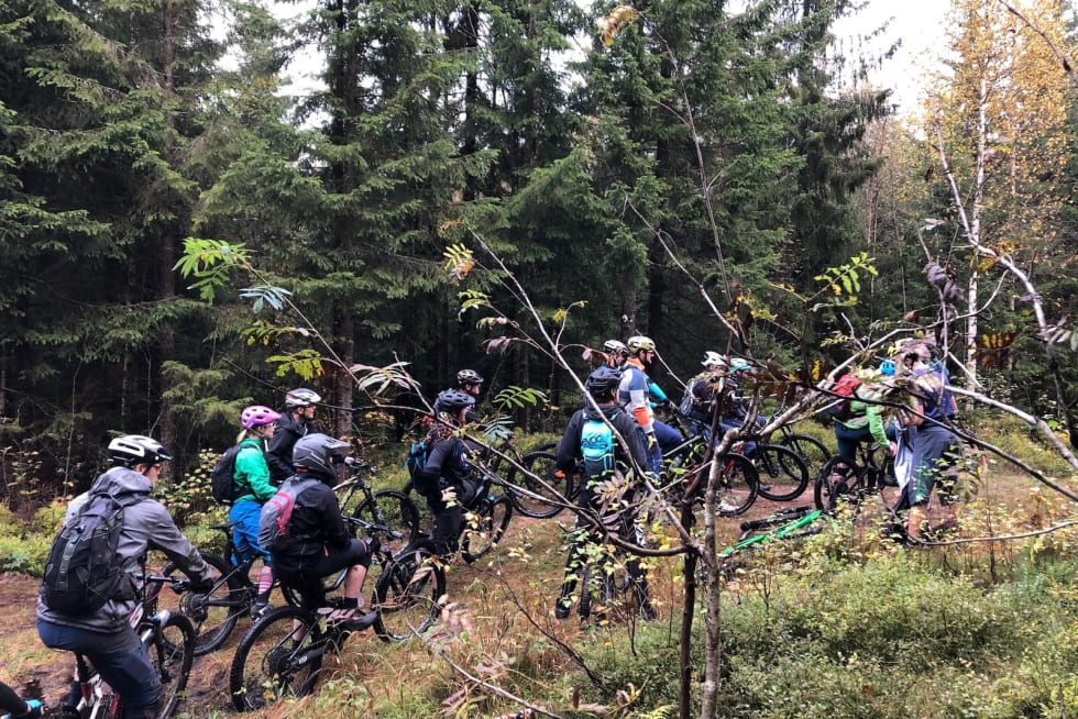 Søndagens GTG-tur i Oslo Enduro-etappene trakk rundt 20 deltakere. Foto: Frode Kaafjord