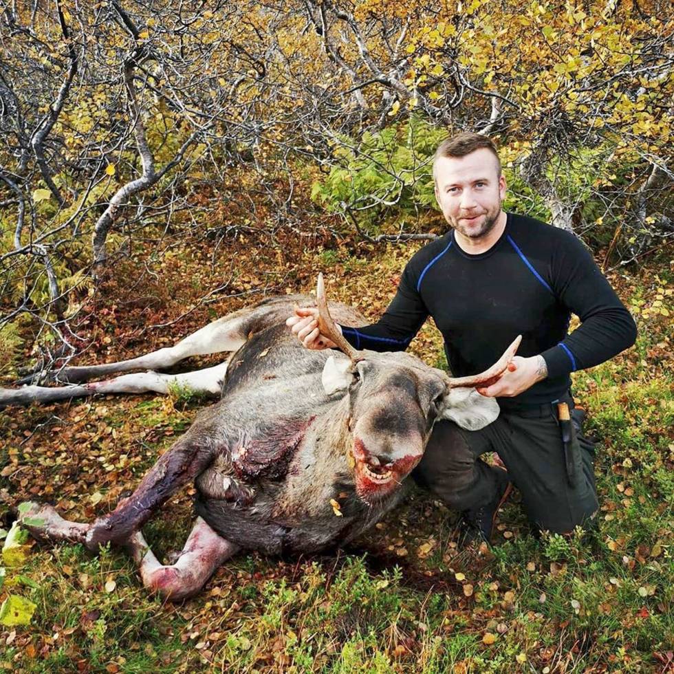 @guns_n_hounds: Got to love days like these. Perfect weather and we saw 10 moose today. #elgjakt #moosehunt #njff #bearplay #jeger #vildmarken guns-n-hounds