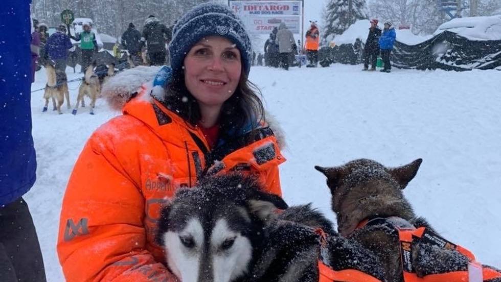 Guro Byfuglien Wærner med hundene i Alaska Foto: Privat Guro Byfuglien Wærner Alaska